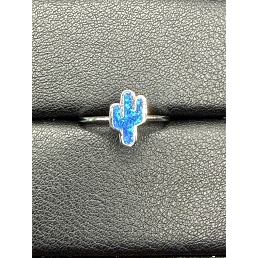 New Condition Lab Blue Opal Cactus Ring Size 7 J23